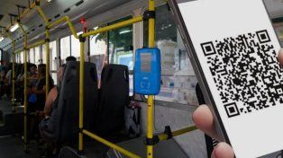 Colectivos en Santa Fe: el 60% de las unidades ya cuenta con el servicio para pagar el boleto con QR