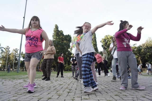 A jugar y a bailar. La plaza de las Ciencias acaparó un festival para chicos con síndrome de Down.&nbsp;