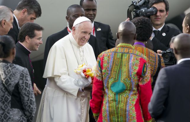 Francisco encabeza una gira por tres países de Africa. (Foto AP)
