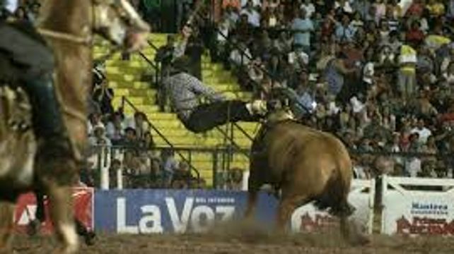 Jesús María: dos jinetes sufrieron accidentes y fueron internados