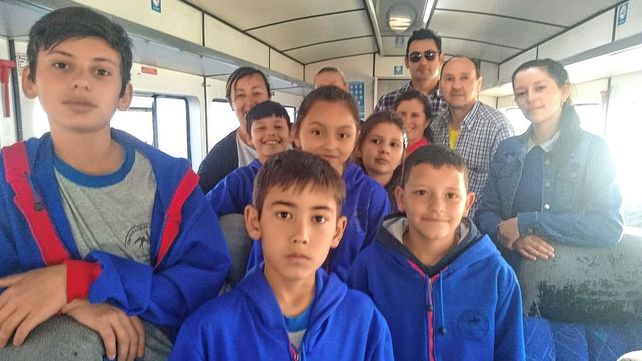 Alumnos de la escuela Del Resero viajaron por primera vez en tren