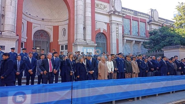 El desfile militar en Paraná iba a hacerse frente a la escuela Centenario nuevamente