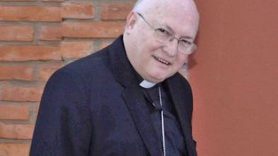 El Papa destituyó a un obispo que defendió a cura acusado de pedofilia