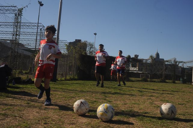 Promueven en Rosario la práctica de fútbol para niñas y niños con parálisis cerebral