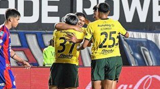 Defensa y Justicia goleó a San Lorenzo 5-2.