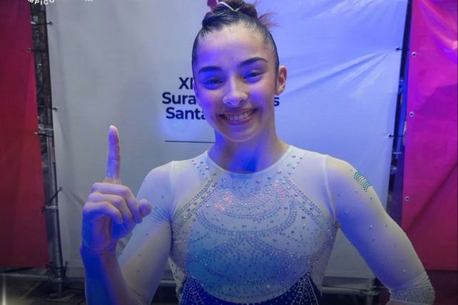 Emilia Acosta deslumbró con sus 17 años en la prueba de bóveda y se llevó el oro. “No creí ganar porque la panameña Hillary Herón es mu buena”. Fue plata.