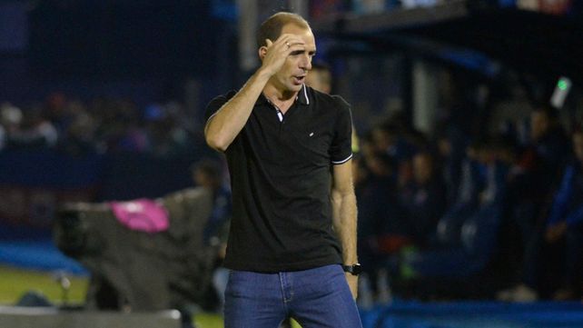 Leandro Somoza debe encontrar la forma de que su equipo se haga fuerte jugando de visitante.