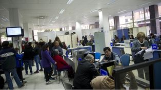 Atención al público: la espera mayor a 30 minutos será considerada práctica abusiva