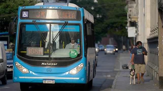 Los choferes de colectivos de Rosario cobraron s&oacute;lo el 35 por ciento de los salarios.