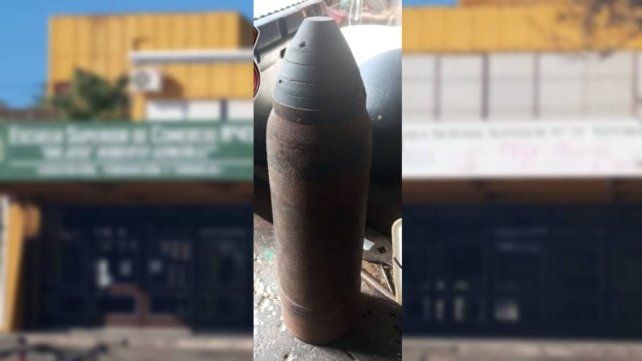 Proyectil hallado dentro de un armario en la Escuela Normal Superior de San Justo.