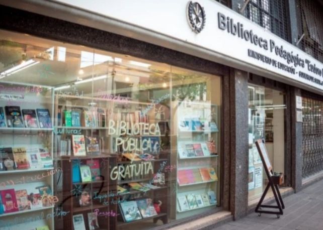 La sede de la Biblioteca Pedagógica Eudoro Díaz se encuentra en Santa Fe al 2900.