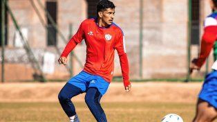 Nicolás Paz, a la par de sus compañeros en Unión