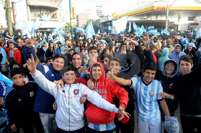 Los santafesinos también festejaron el pasaje de la selección a la semifinal de la Copa del Mundo