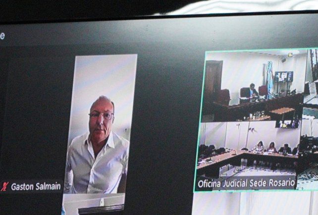 El juez federal Gastón Salmain siguió la audiencia judicial conectado por zoom.&nbsp;