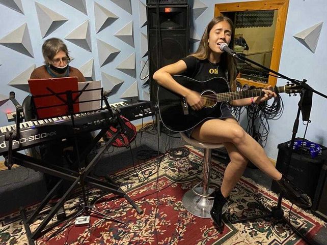 La rosarina Juana Piazza cumplió una prometedora colaboración con el DJ Maxi Trusso.&nbsp;