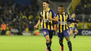Maxi Lovera acaba de marcar el golazo de la apertura del triunfo de Central sobre Caracas. Fue apuesta de Russo.