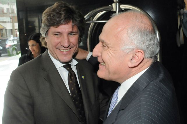 El exvicepresidente durante una visita oficial a Rosario y se encontró con el gobernador.