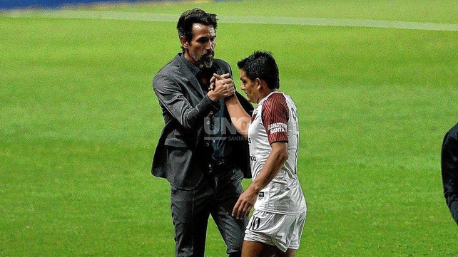 Eduardo Domínguez llega este jueves a Santa Fe y al Pulga lo esperan entre viernes y sábado.