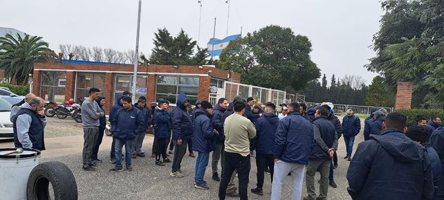 Los trabajadores reclaman la actualización salarial. Hubo 20 despidos.