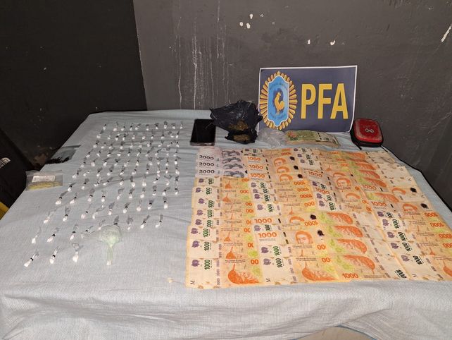 En los allanamientos se secuestró dinero en efectivo y droga fraccionada para la venta