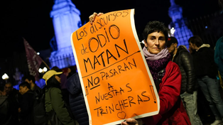 Unas 2000 mujeres y LGTBIQ+ reclamaron justicia por el ataque contra lesbianas en Barracas. Foto: SomosTelam