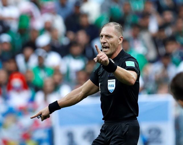 Néstor Pitana dirigirá el duelo de cuartos entre Urguay y Francia