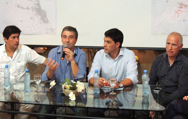 Pedretti y Ramos (en el centro) anticiparon detalles del proyecto.