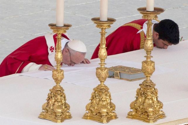 Los momentos más emotivos de la primera misa de Pentecostés de Francisco