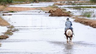 Por la crecida del Paraná, se hizo el corte del camino que va a La Boca