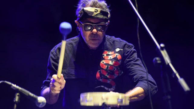 Coki en formato trío fue la banda soporte.