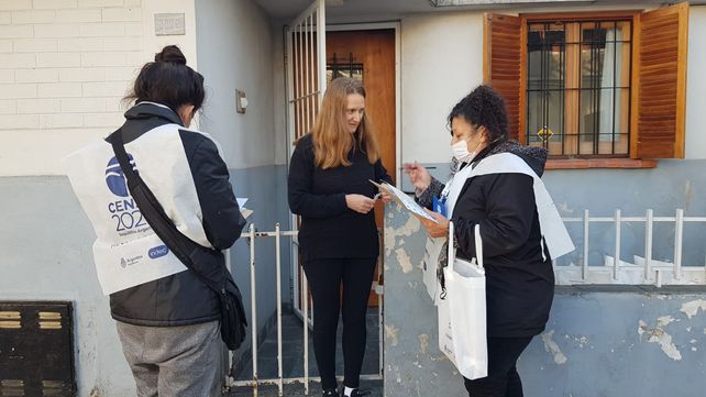 Los censistas empezaron a recorrer las calles de la ciudad casi desiertas