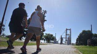 Santa Fe, un horno: el calor no afloja, la sensación térmica superó los 47°C y emitieron un alerta por tormentas.