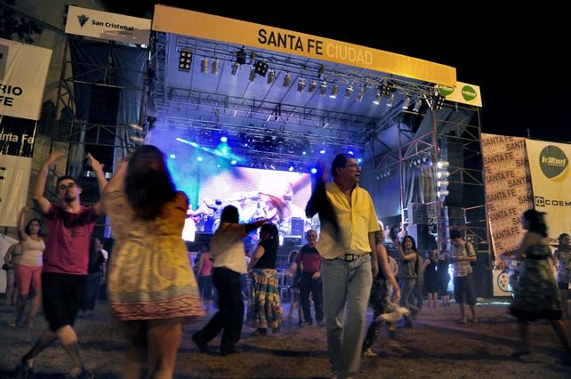 Unas 20 mil personas se reunieron en la Plaza del Folclore