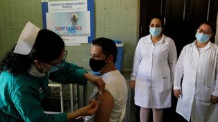 Cuba comenzó a inmunizar a su población con  dos vacunas que son creación propia