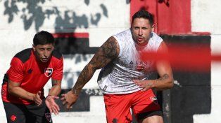 El uruguayo Méndez retornó a Newell’s y ante este panorama de complicaciones crecieron sus chances de poder jugar.