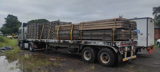 Puente Bailey. Uno de los camiones que llegaron a Santa Fe provenientes de Colón