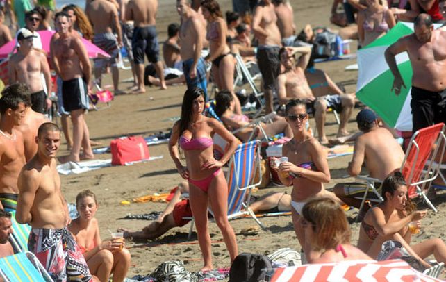 A full. Unos 160 mil turistas llegaron a Mar del Plata este fin de semana y ocuparon un 60% de las plazas hoteleras.