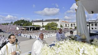 Ante 500 mil fieles, el Papa canonizó a los pastorcitos que vieron a la Virgen de Fátima