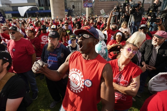 Un piquete de trabajadores de la UAW en Detroit.&nbsp;