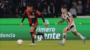 Para adelante. Nicolás Castro ingresó en el segundo tiempo en la victoria del pasado martes 1 a 0 ante Talleres en el Kempes.