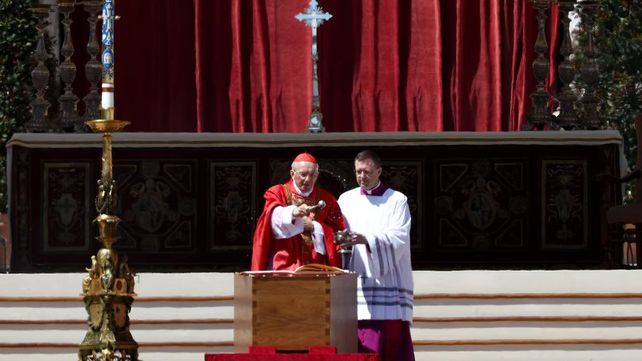 La misa completa de despedida a Francisco en Plaza San Pedro ante una multitud La misa completa de despedida a Francisco en Plaza San Pedro ante una multitud