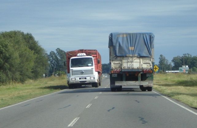 El transporte de cargas solicita la suspensión del cobro de peajes y de impuestos provinciales