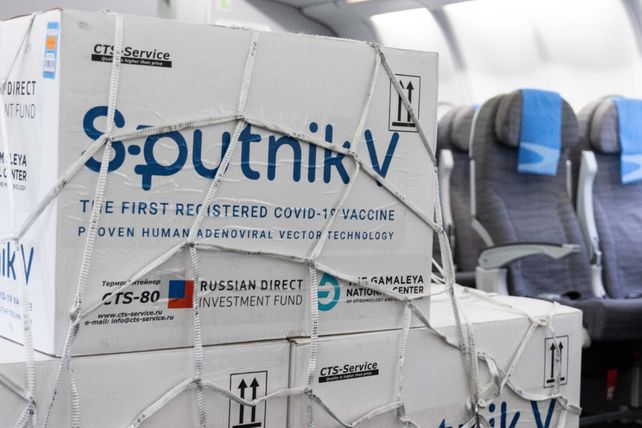 Llega por Aerolíneas Argentinas el primer lote del activo para la fabricación de la Sputnik V