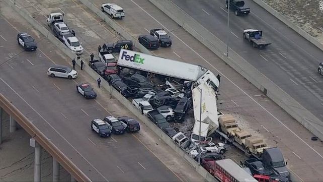 El siniestro en una autopista de Texas involucró a cien vehículos.&nbsp;