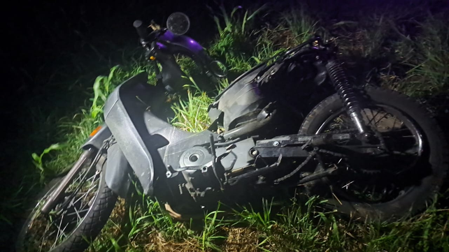la-moto-la-que-viajaba-la-victima-fatal-el-siniestro-sucedio-el-domingo-la-noche-la-ruta-nacional-a0