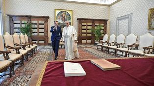 El Papa Francisco recibió a Macron en el Vaticano
