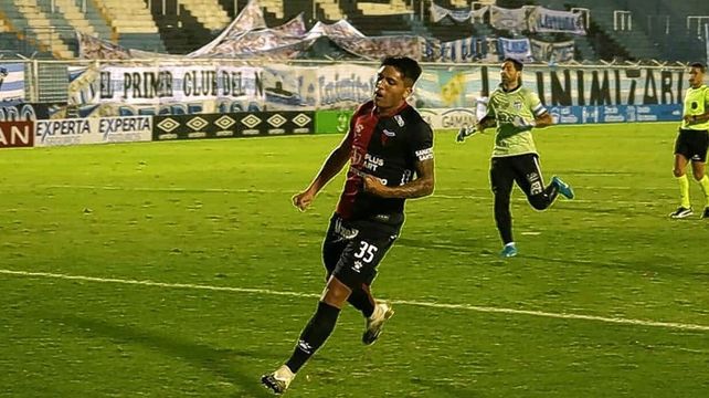 Los números de Facundo Farías volvieron a ser estupendos en el empate de Colón.&nbsp;