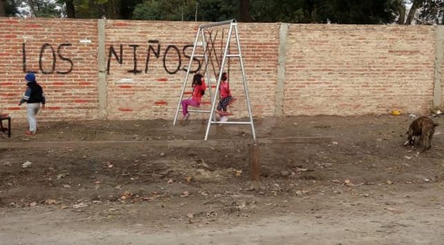 A pulmón, vecinos de Cabaña Leiva construyeron una plaza