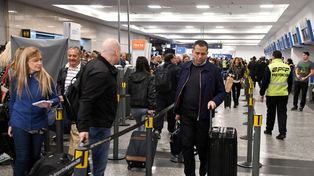 Más de 100 vuelos cancelados y 12.500 pasajeros afectados en Aeroparque y en Ezeiza