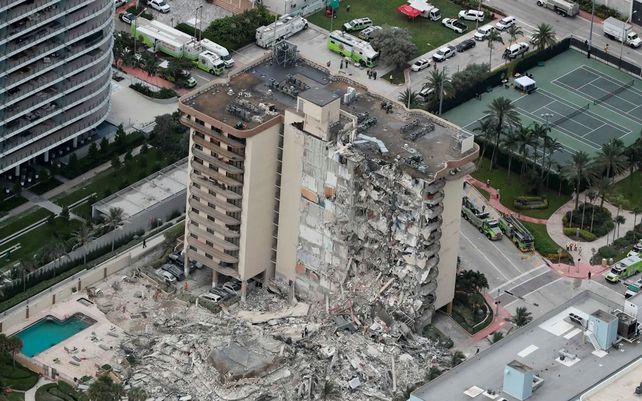 El derrumbe de un edificio en Miami en imágenes